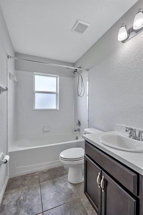 For Sale: $344,900 (4 beds, 2 baths, 1711 Square Feet)
