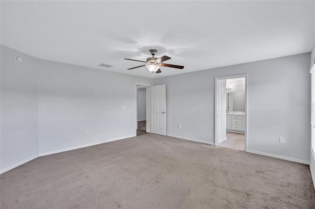 For Sale: $344,900 (4 beds, 2 baths, 1711 Square Feet)