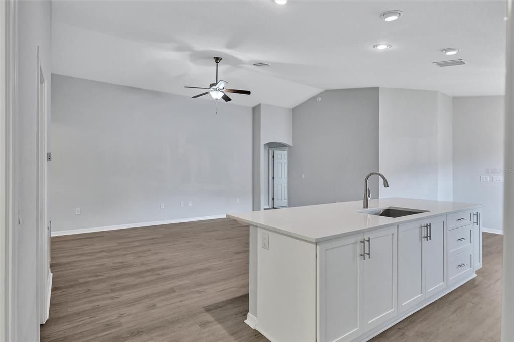 For Sale: $344,900 (4 beds, 2 baths, 1711 Square Feet)