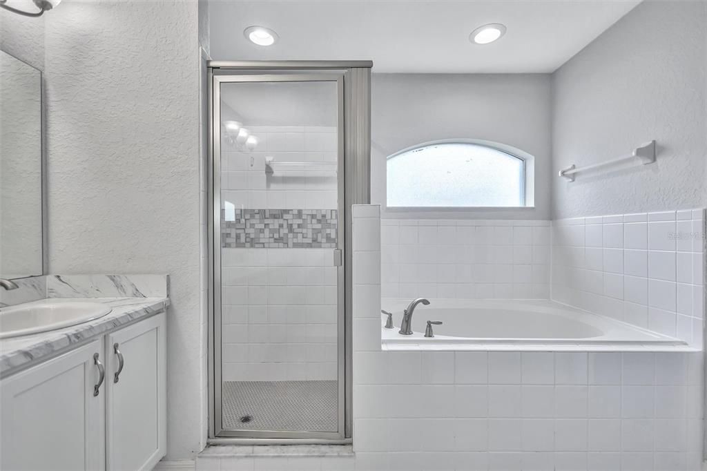 For Sale: $344,900 (4 beds, 2 baths, 1711 Square Feet)