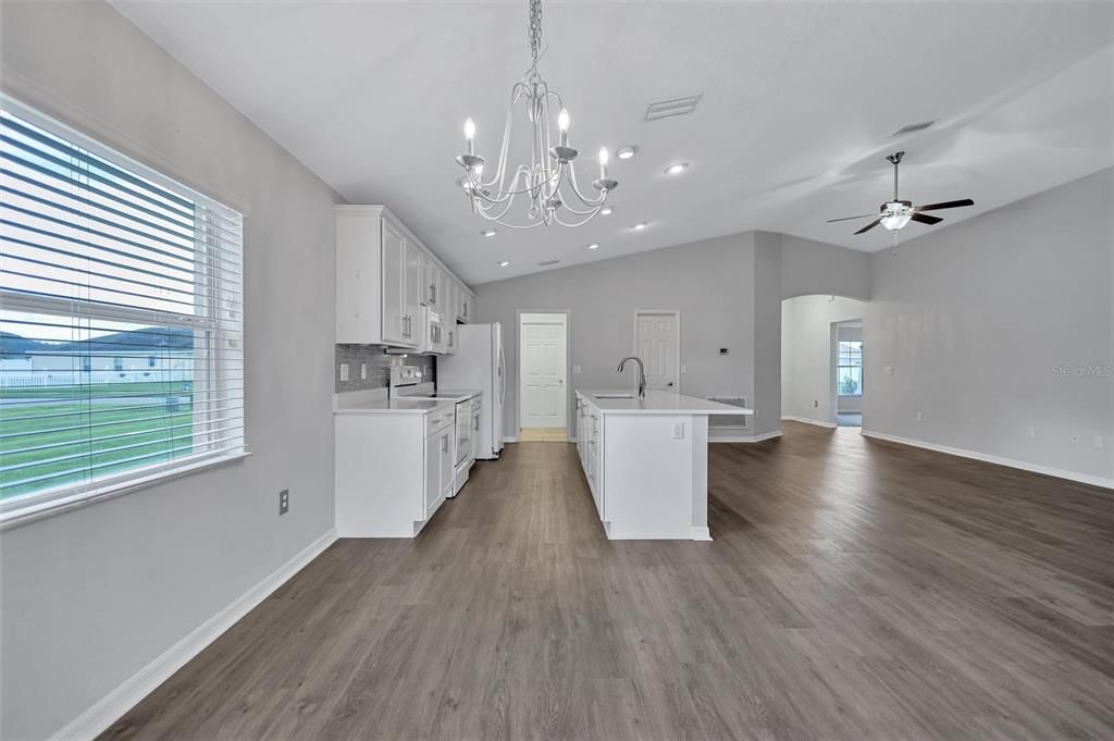 For Sale: $344,900 (4 beds, 2 baths, 1711 Square Feet)