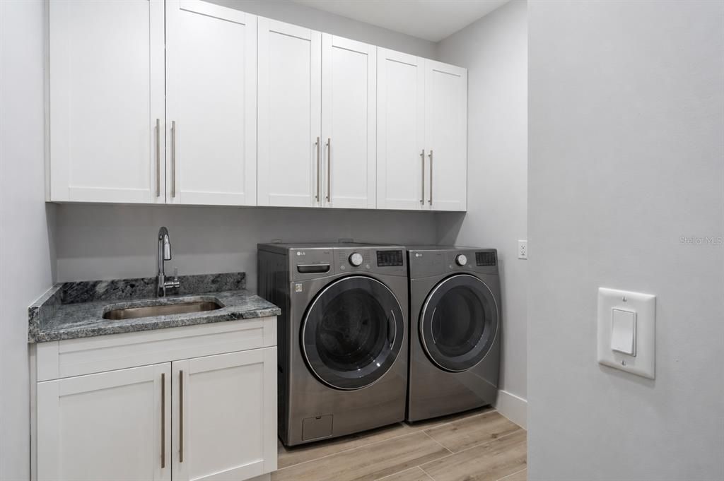 Active With Contract: $739,900 (3 beds, 3 baths, 2131 Square Feet)