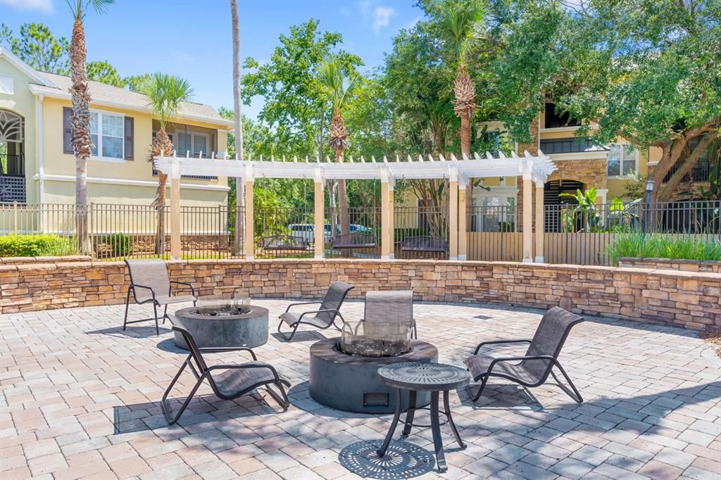 For Sale: $219,900 (2 beds, 2 baths, 1095 Square Feet)