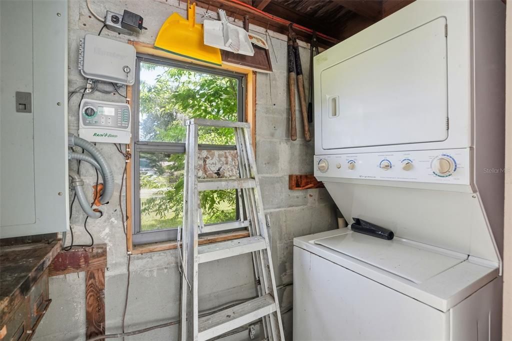 For Sale: $225,000 (2 beds, 1 baths, 784 Square Feet)
