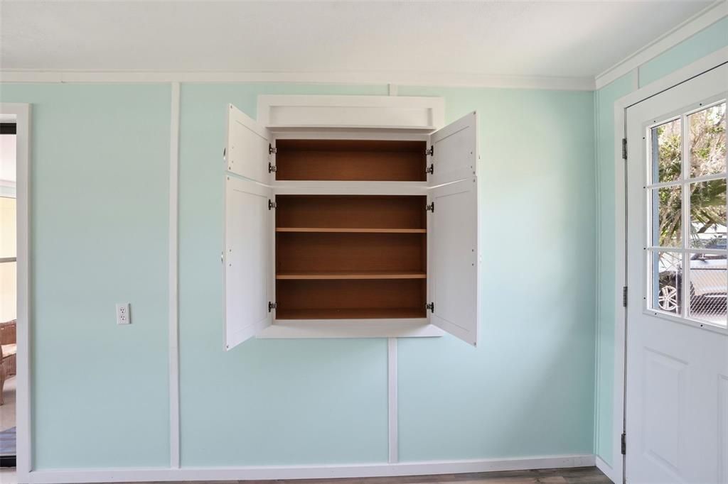 For Sale: $225,000 (2 beds, 1 baths, 784 Square Feet)