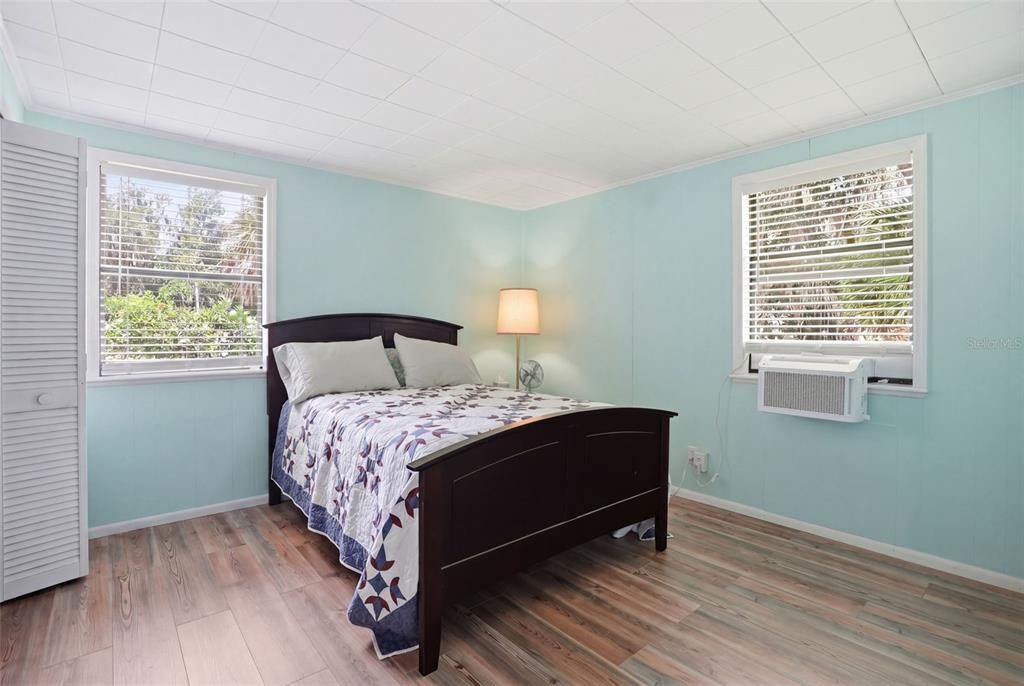 For Sale: $225,000 (2 beds, 1 baths, 784 Square Feet)