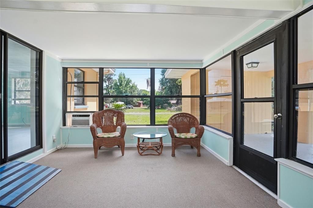 For Sale: $225,000 (2 beds, 1 baths, 784 Square Feet)