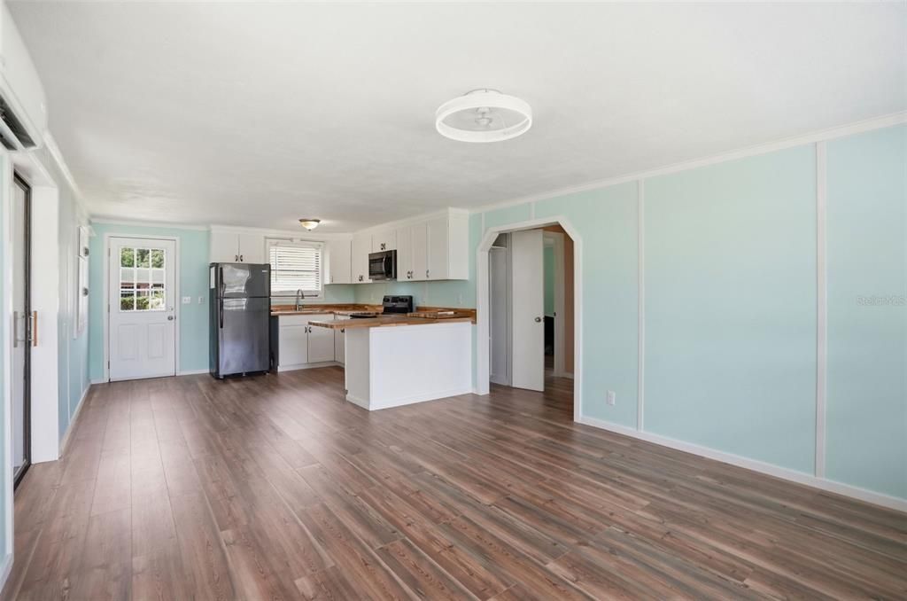 For Sale: $225,000 (2 beds, 1 baths, 784 Square Feet)