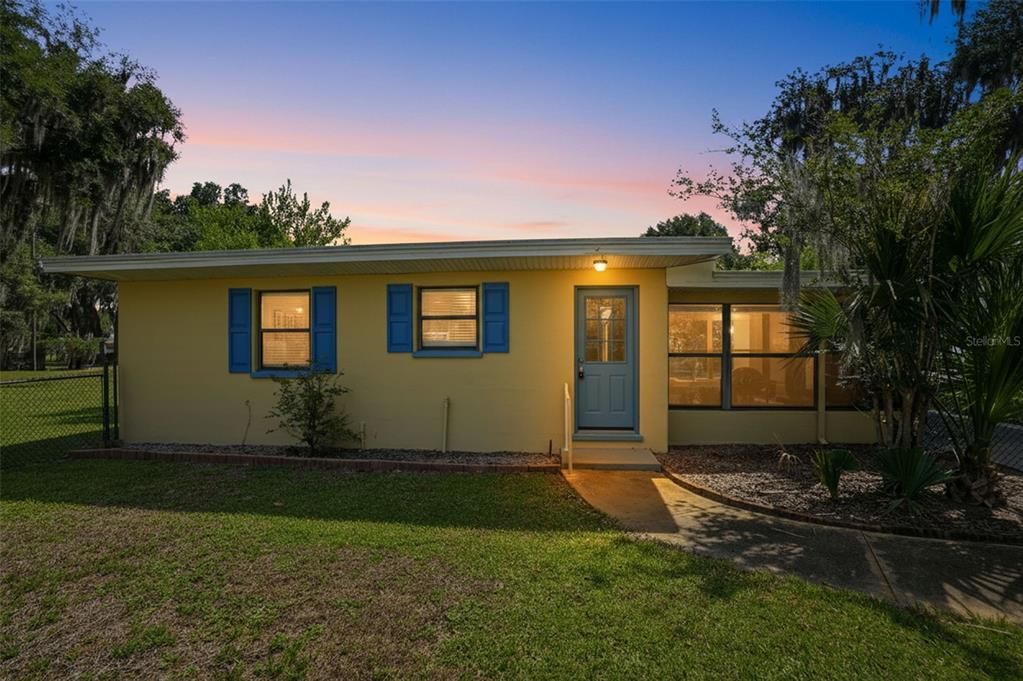 For Sale: $225,000 (2 beds, 1 baths, 784 Square Feet)