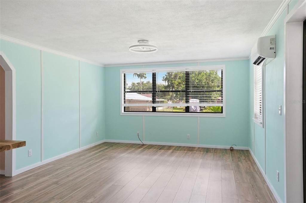For Sale: $225,000 (2 beds, 1 baths, 784 Square Feet)