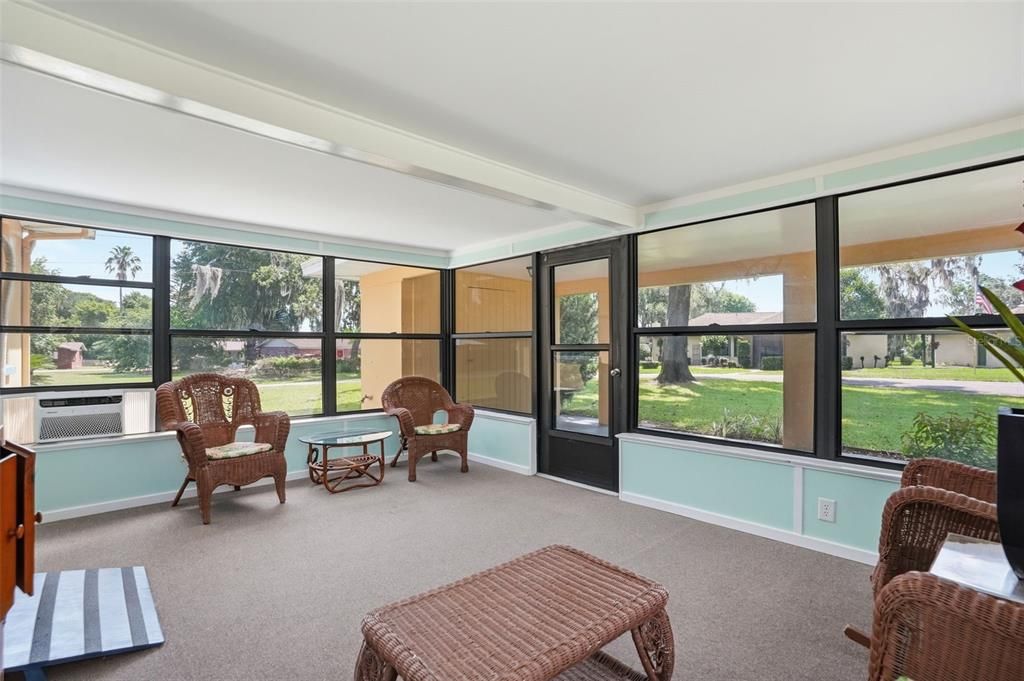 For Sale: $225,000 (2 beds, 1 baths, 784 Square Feet)