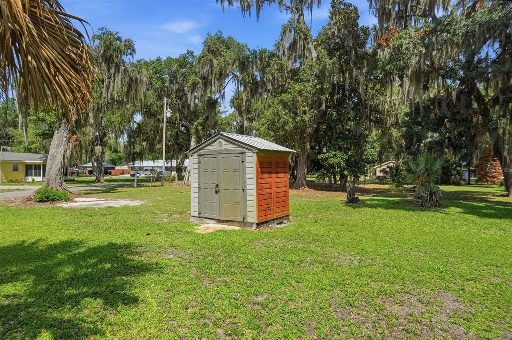 For Sale: $225,000 (2 beds, 1 baths, 784 Square Feet)