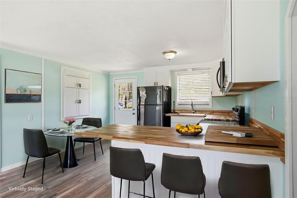 For Sale: $225,000 (2 beds, 1 baths, 784 Square Feet)
