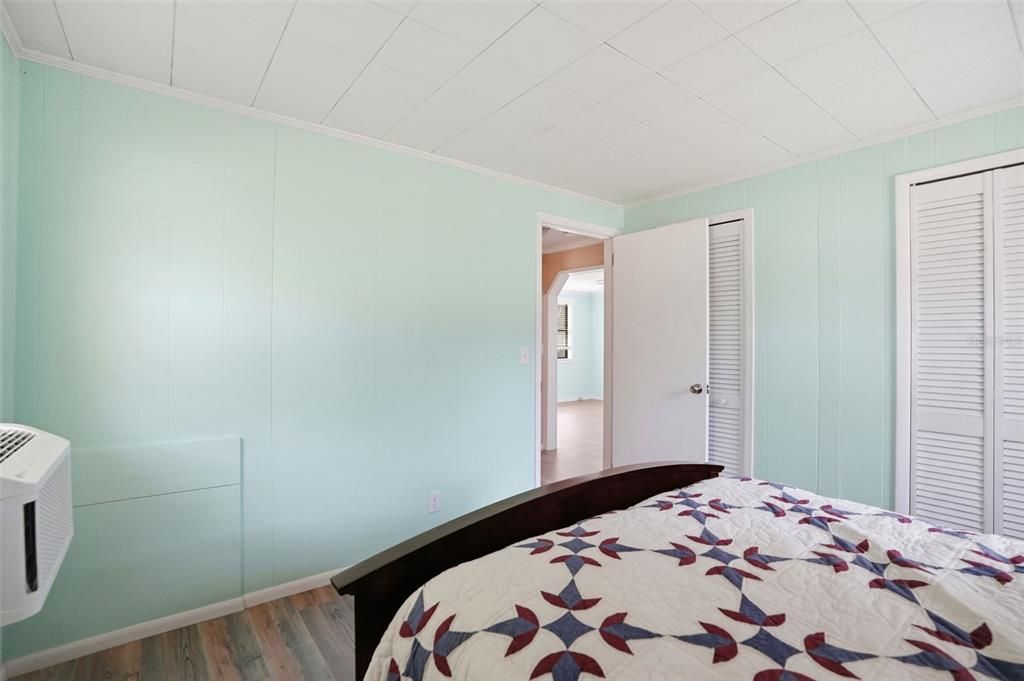 For Sale: $225,000 (2 beds, 1 baths, 784 Square Feet)