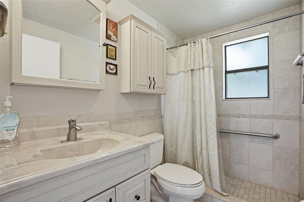 For Sale: $225,000 (2 beds, 1 baths, 784 Square Feet)