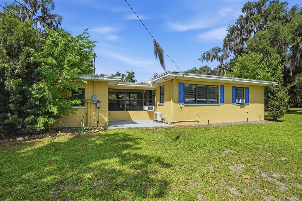 For Sale: $225,000 (2 beds, 1 baths, 784 Square Feet)