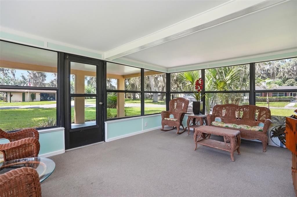 For Sale: $225,000 (2 beds, 1 baths, 784 Square Feet)