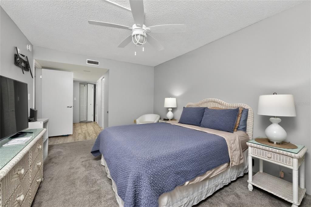 Activo con contrato: $169,000 (2 camas, 2 baños, 1147 Pies cuadrados)