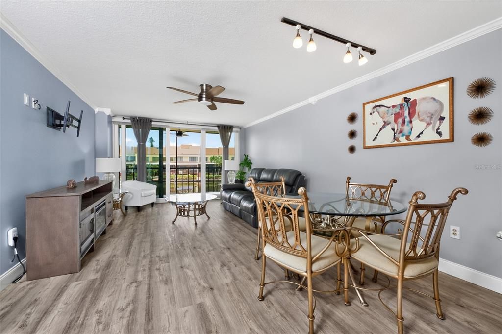 Activo con contrato: $169,000 (2 camas, 2 baños, 1147 Pies cuadrados)