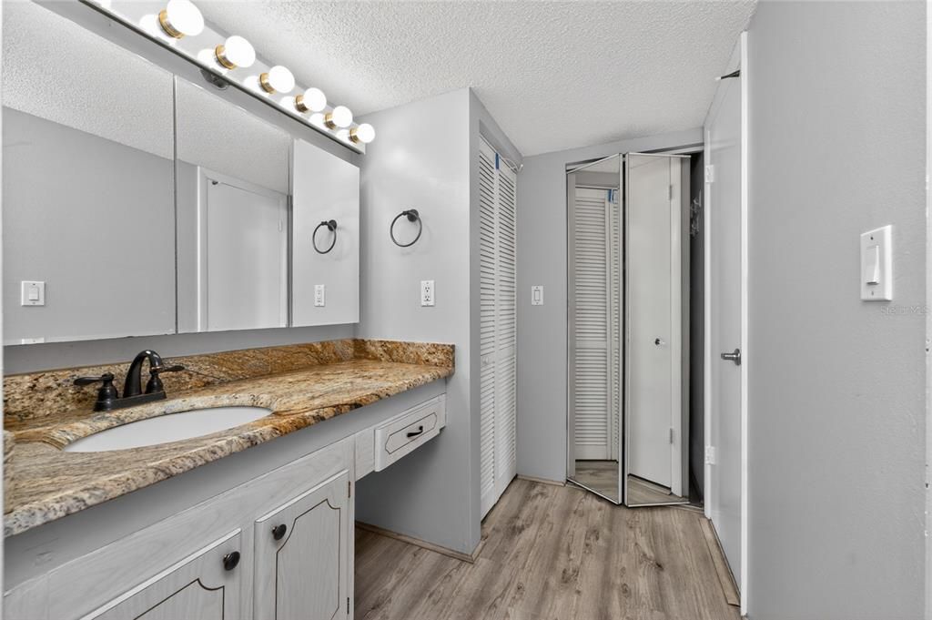 Activo con contrato: $169,000 (2 camas, 2 baños, 1147 Pies cuadrados)