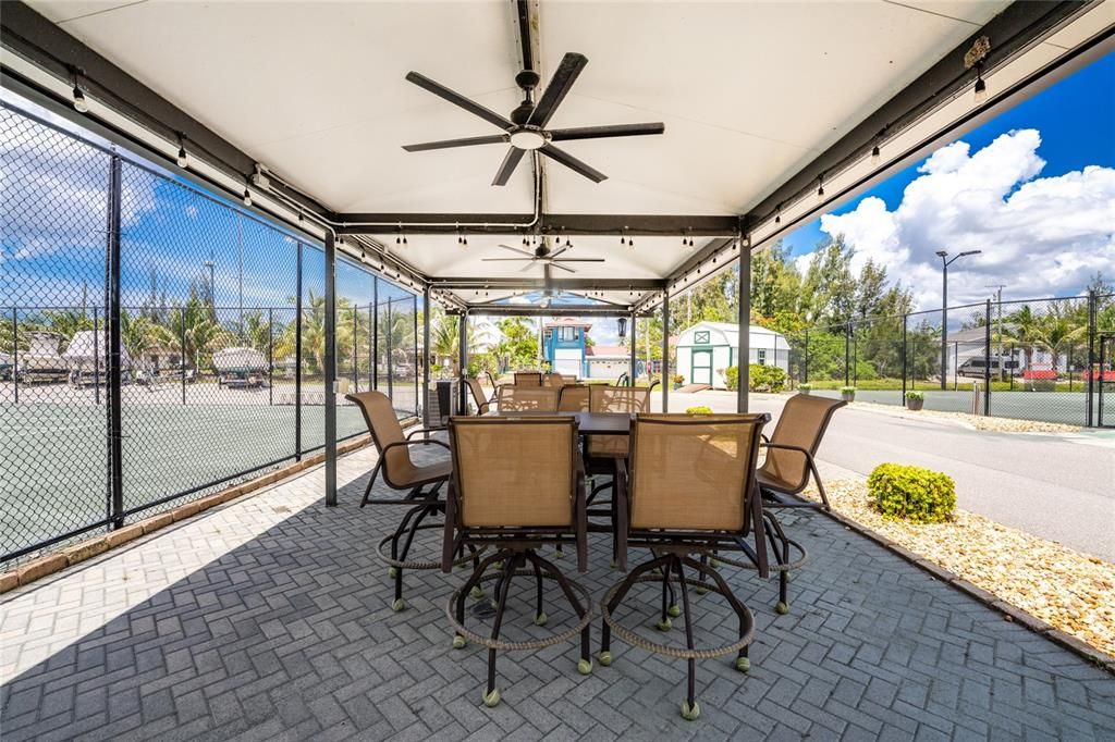 Activo con contrato: $169,000 (2 camas, 2 baños, 1147 Pies cuadrados)