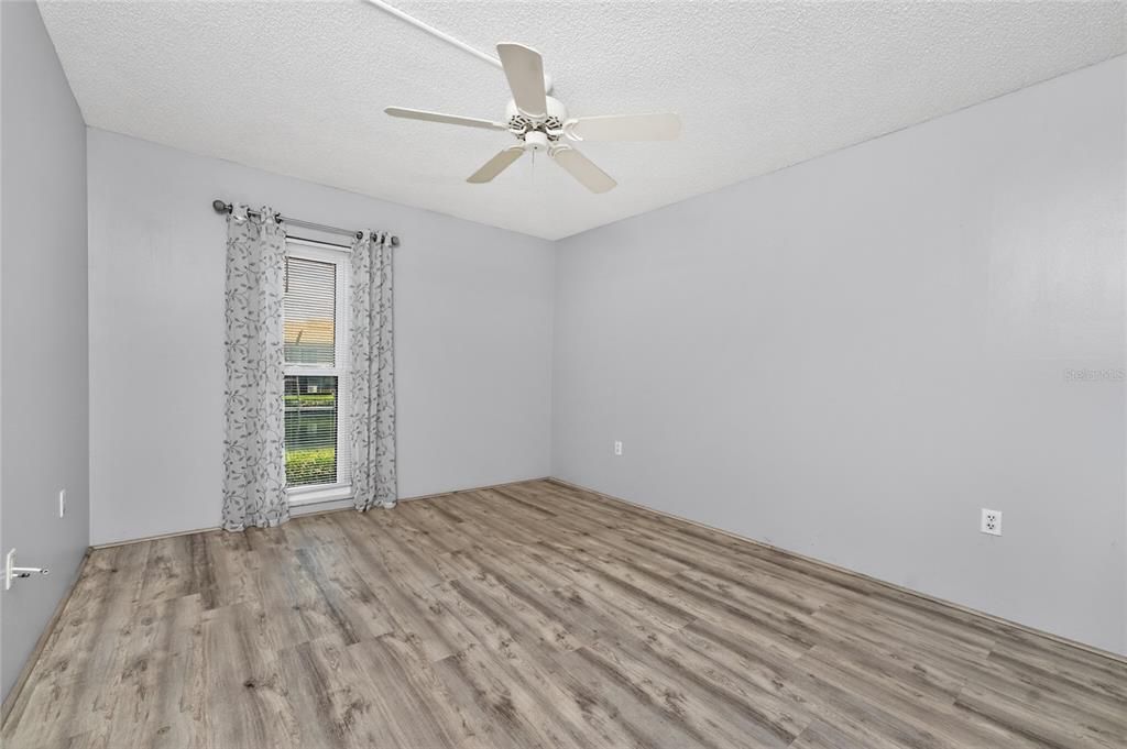 Activo con contrato: $169,000 (2 camas, 2 baños, 1147 Pies cuadrados)
