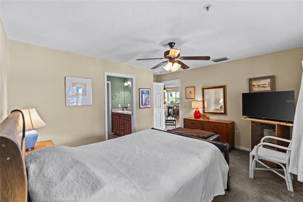 For Sale: $399,900 (3 beds, 2 baths, 1568 Square Feet)