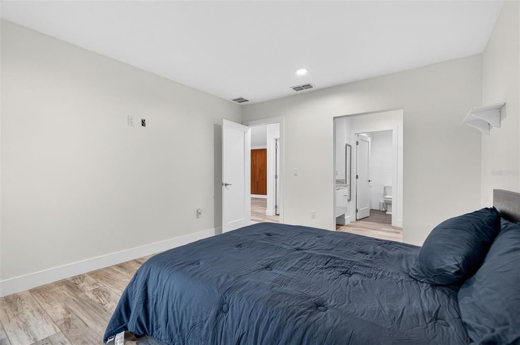 Active With Contract: $899,900 (5 beds, 4 baths, 3669 Square Feet)