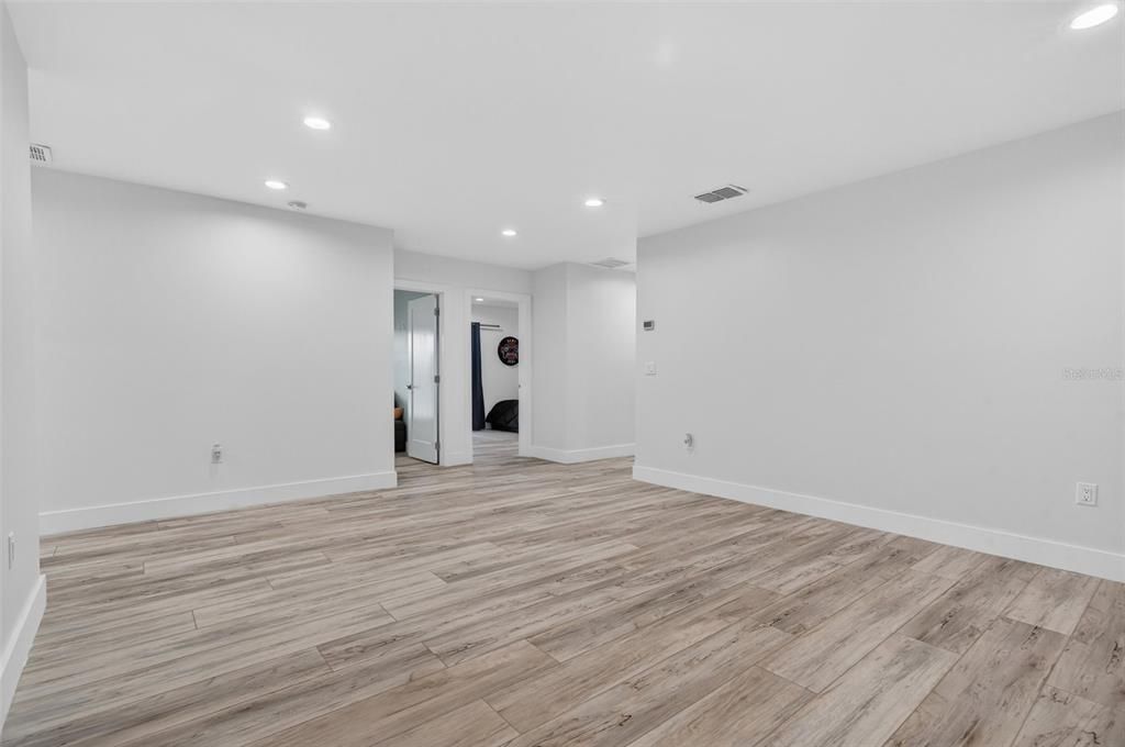 Active With Contract: $899,900 (5 beds, 4 baths, 3669 Square Feet)