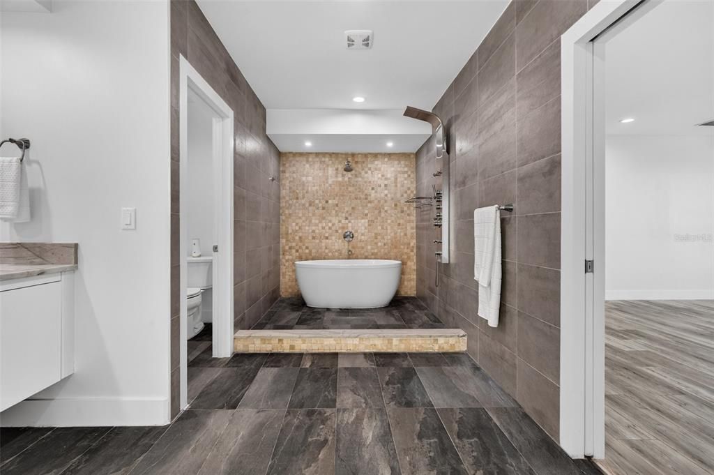 Active With Contract: $899,900 (5 beds, 4 baths, 3669 Square Feet)