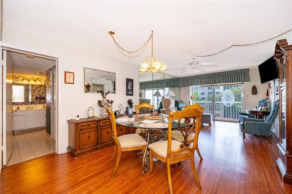For Sale: $115,000 (2 beds, 2 baths, 1095 Square Feet)