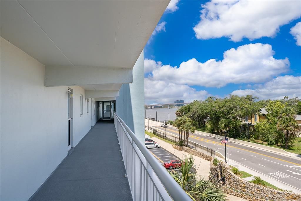 For Sale: $115,000 (2 beds, 2 baths, 1095 Square Feet)