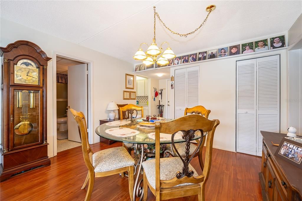 For Sale: $115,000 (2 beds, 2 baths, 1095 Square Feet)