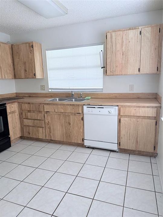 For Sale: $299,000 (3 beds, 2 baths, 1448 Square Feet)