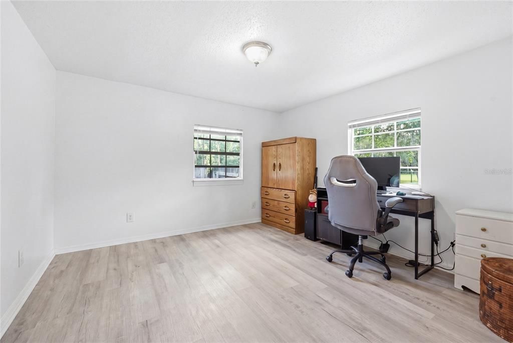 For Sale: $229,990 (2 beds, 2 baths, 1020 Square Feet)