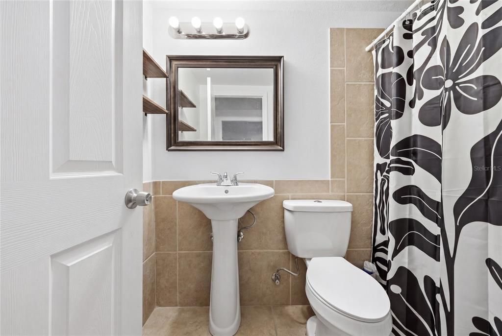 For Sale: $229,990 (2 beds, 2 baths, 1020 Square Feet)