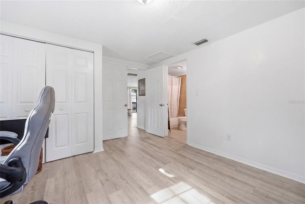 For Sale: $229,990 (2 beds, 2 baths, 1020 Square Feet)