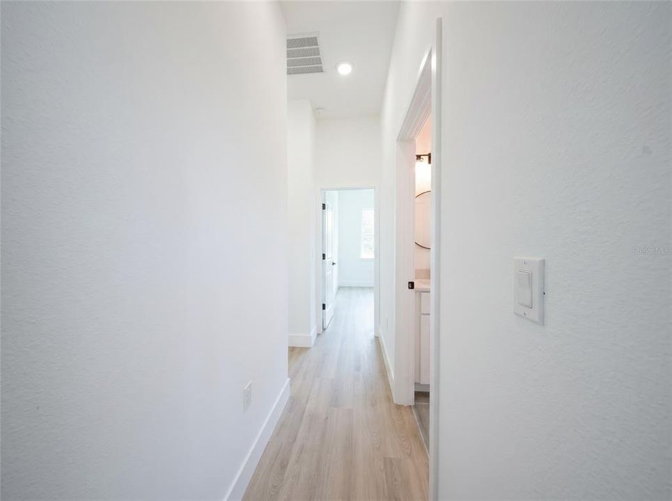 На продажу: $354,900 (4 спален, 3 ванн, 1802 Квадратных фут)