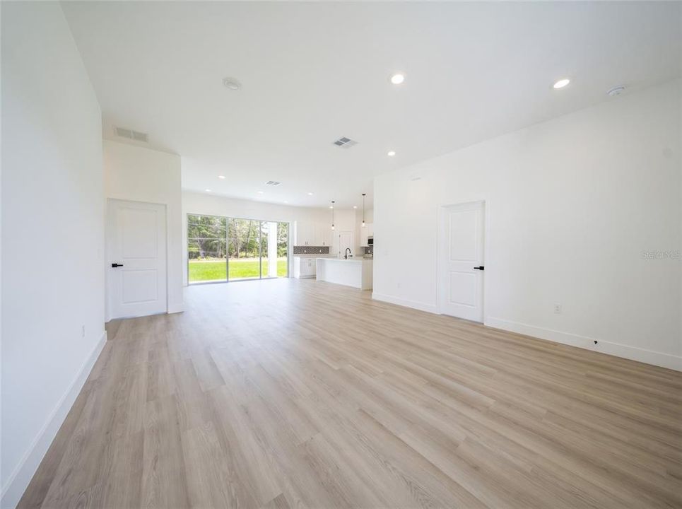 На продажу: $354,900 (4 спален, 3 ванн, 1802 Квадратных фут)