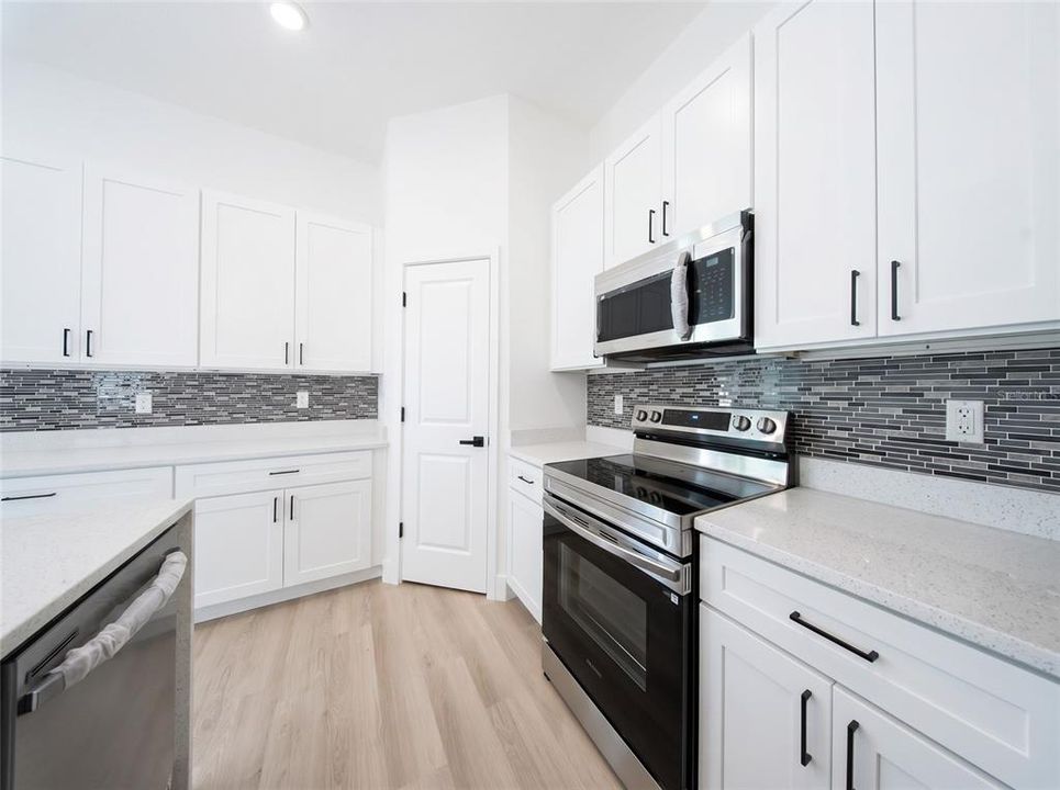 На продажу: $354,900 (4 спален, 3 ванн, 1802 Квадратных фут)