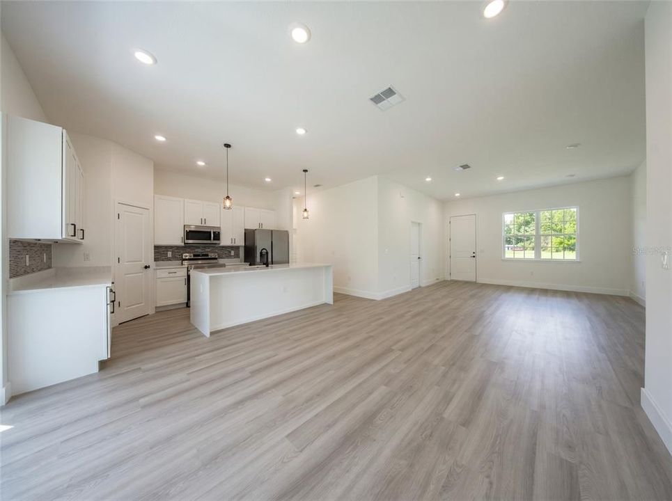 На продажу: $354,900 (4 спален, 3 ванн, 1802 Квадратных фут)