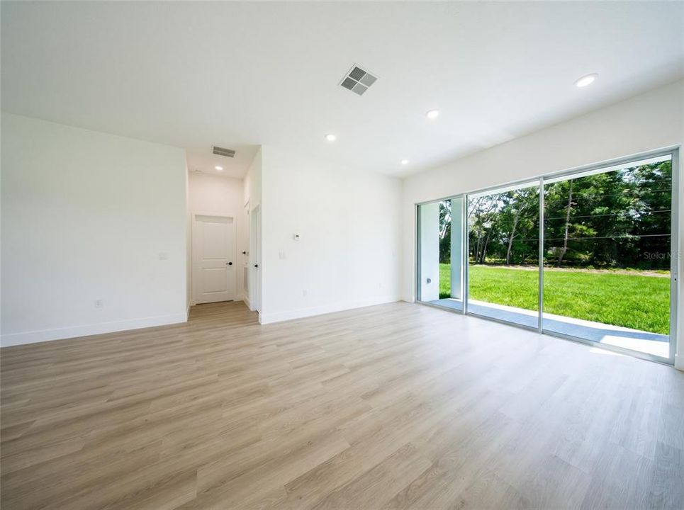 На продажу: $354,900 (4 спален, 3 ванн, 1802 Квадратных фут)