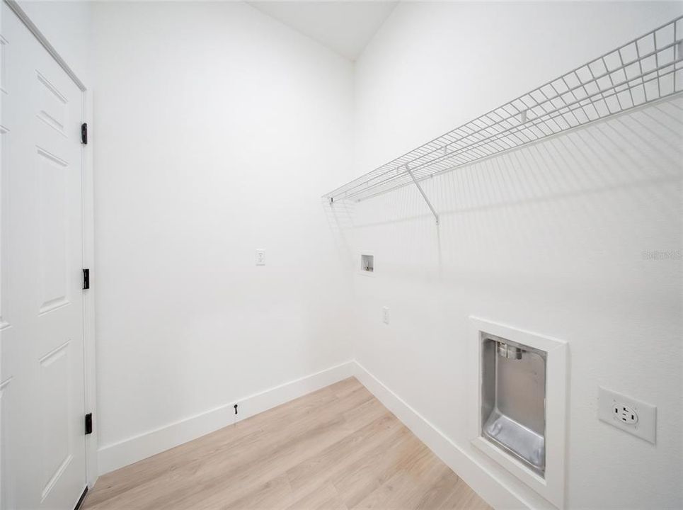На продажу: $354,900 (4 спален, 3 ванн, 1802 Квадратных фут)