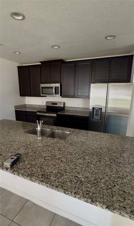 For Rent: $2,250 (4 beds, 3 baths, 2014 Square Feet)