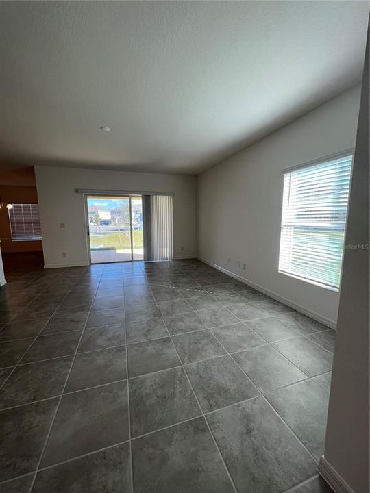 For Rent: $2,250 (4 beds, 3 baths, 2014 Square Feet)