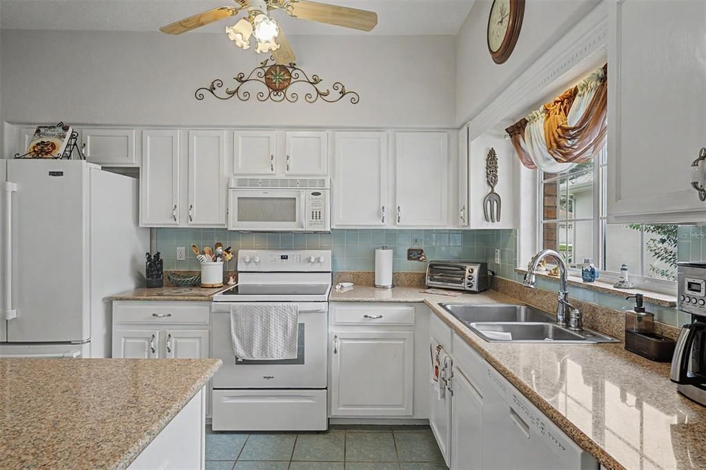 For Sale: $350,000 (3 beds, 2 baths, 1948 Square Feet)