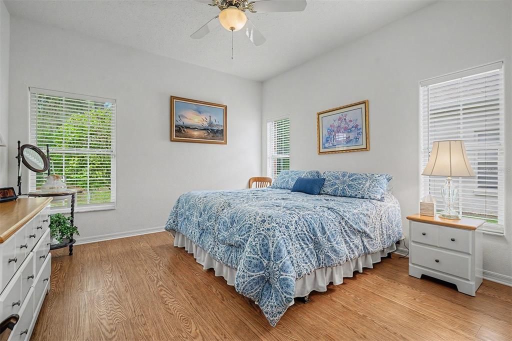 For Sale: $350,000 (3 beds, 2 baths, 1948 Square Feet)