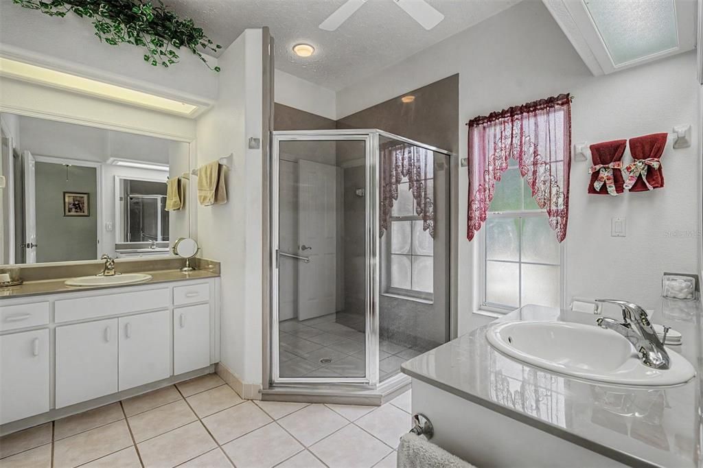 For Sale: $350,000 (3 beds, 2 baths, 1948 Square Feet)