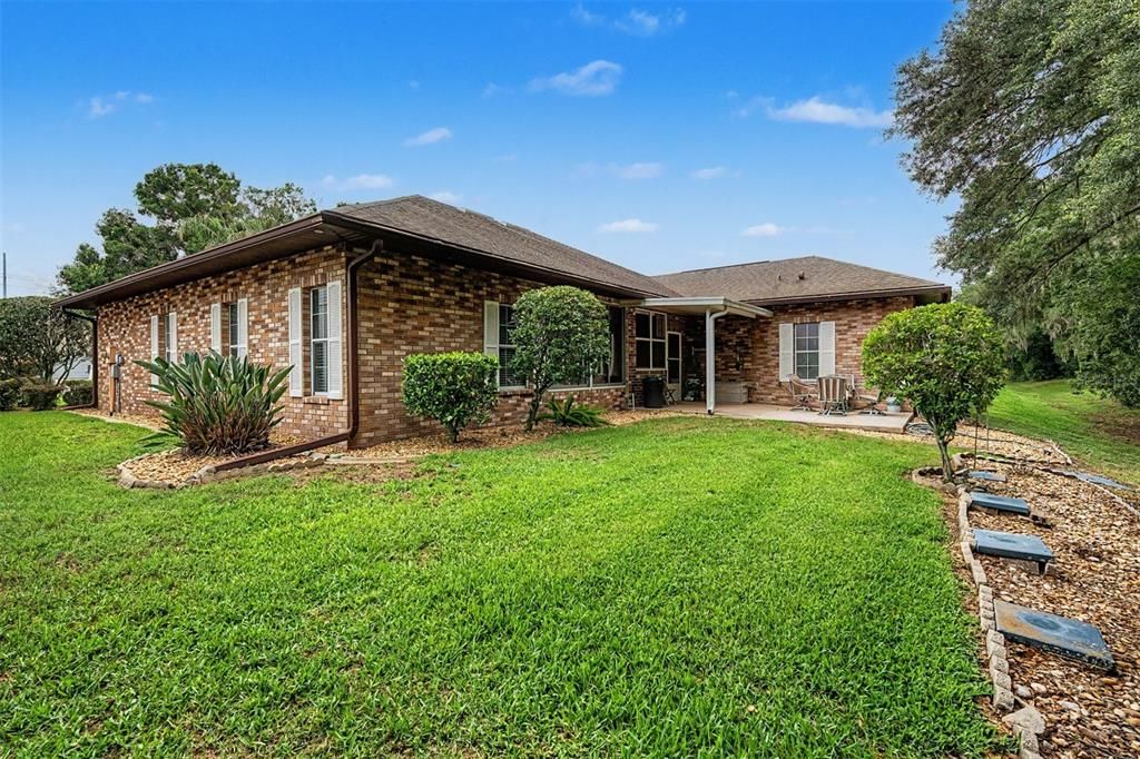For Sale: $350,000 (3 beds, 2 baths, 1948 Square Feet)