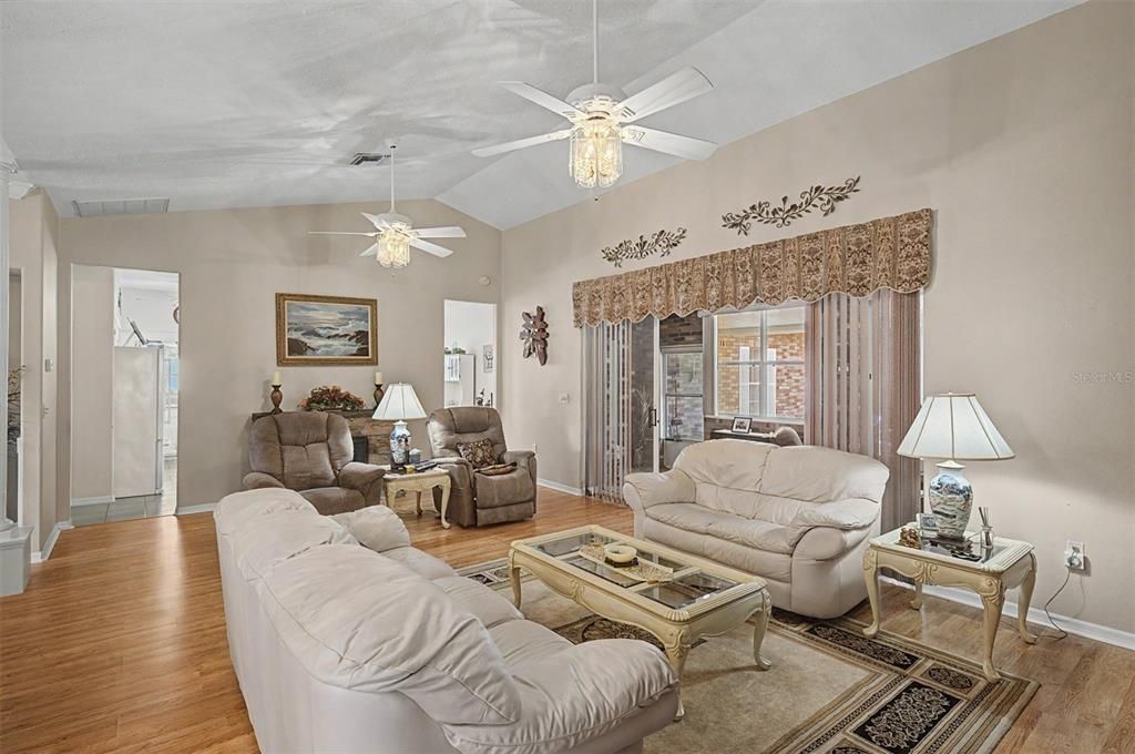 For Sale: $350,000 (3 beds, 2 baths, 1948 Square Feet)